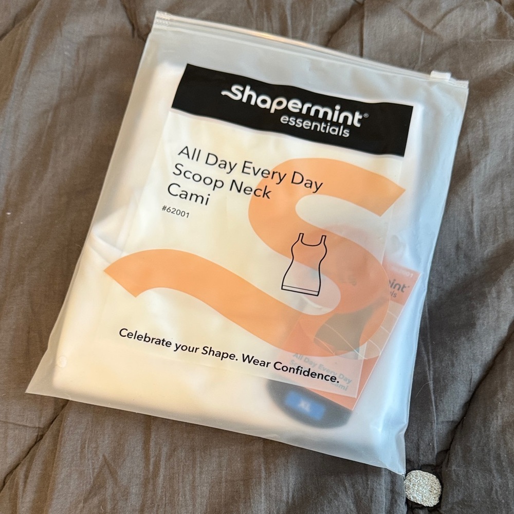 Shapermint Essentials White Scoop Neck Cami
